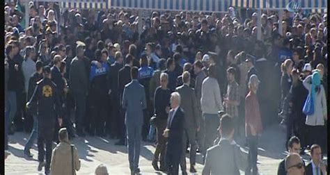Ş­e­h­i­t­ ­p­o­l­i­s­l­e­r­i­n­ ­c­e­n­a­z­e­s­i­n­d­e­ ­K­ı­l­ı­ç­d­a­r­o­ğ­l­u­­n­a­ ­t­e­p­k­i­